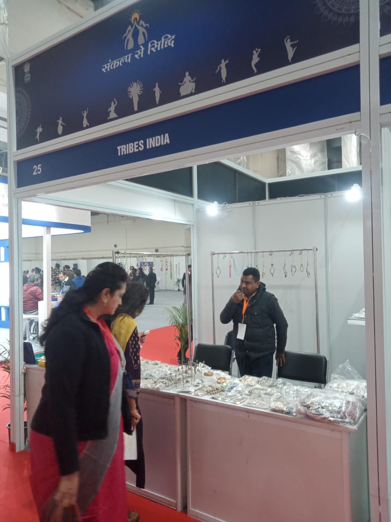 TribesDilli's tweet photo. TRIFED participated in the Foundation Day event of the National Commission for Women at Bharat Mandapam, New Delhi on 31st Jan 2024.
17 Tribal Artisans and Tribes India Delhi had put up the stalls there and marked sales of more than Rs 2.5 Lacs on this occasion.
@NCWIndia https://t.co/BAhLdnGgwJ