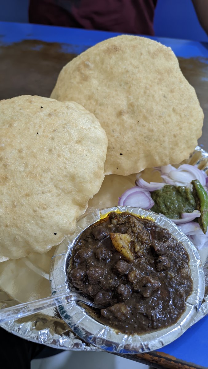 rav4nn's tweet photo. The best Chhole Bhature in Delhi?
At the cost of my cholesterol, here's where my months long research led me-

Tier 1: The best of the best 🤌🏼
1. Chache Di Hatti, Kamala Nagar
2. Roshan Di Kulfi, Karol Bagh
3. Odeon Chole Bhature, Gole Market
4. Durga Sweets Corner, Naroji Nagar https://t.co/GSb3rybtRi