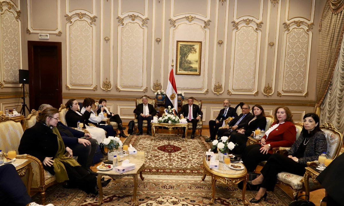 في ظل رئاسة دولة فرنسا لمجلس الأمن الدولي في دورته الحالية، استقبلت امس الوفد البرلماني الفرنسي (شيوخ ونواب) وذلك في إطار الجهود المستمرة لوقف الحرب علي غزة ودعم مشروع القرار العربي الذي تقدمت به دولة الجزائر مؤخرا لمجلس الامن الدولي بالأمم المتحدة لوقف الحرب.