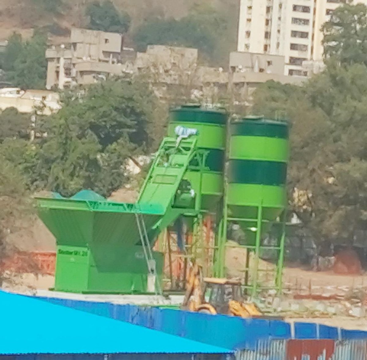 MARWAMulund's tweet photo. @mybmc looks like a RMC plant coming adjacent to Mulund Cycle Track?

How can this be allowed in residential premises? There are residential societies and park in vicinity 

Has a traffic feasibility study been done to allow this in an already congested? https://t.co/v217if96X2