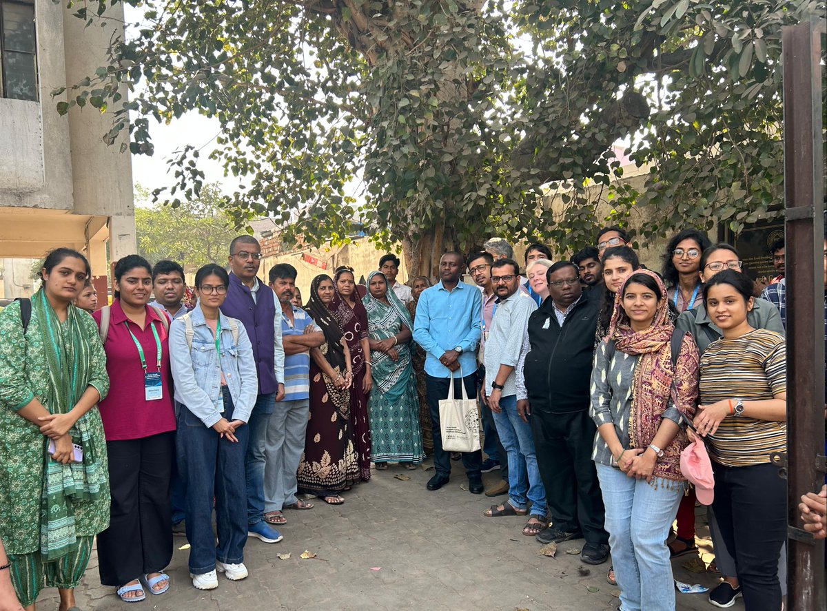 The #GlobalSouthAcademicConclave ended with field visits supported by Center for Heritage Conservation (@chccept), Ahmedabad Municipal Corporation (@AMCSWM) and Mahila Housing Trust (@mahilahsg). Here are few snippets from the heritage walk, stepwell visit and slum exposure.