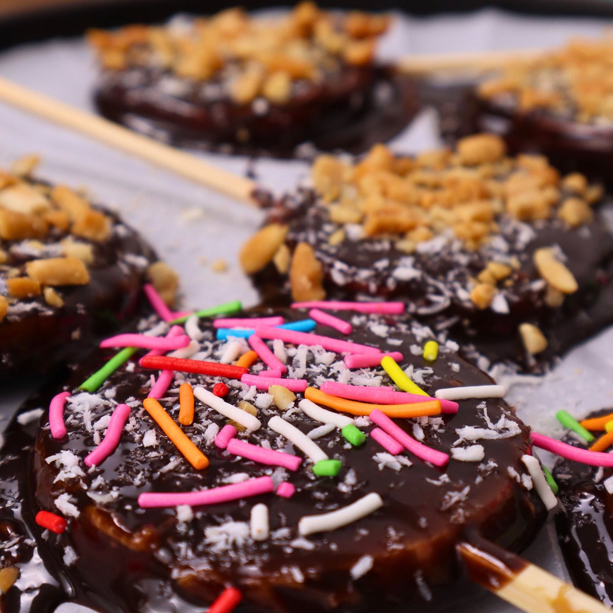 thesamscooking's tweet photo. Chocolate apple slices

#Holdspatula https://t.co/OXD1CvHOmr