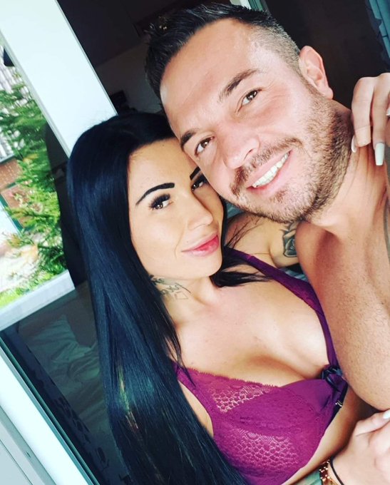 Neues Video jetzt online 😉✌🏼🎬  #selfie #brunette #shootingday #drehtag #germany #germanmen #germangirl🇩🇪<a href="/tag/selfie"class="tags">#selfie</a><a href="/tag/brunette"class="tags">#brunette</a><a href="/tag/germany"class="tags"><span>#germany</span></a><a href="/tag/shootingday"class="tags"><span>#shootingday</span></a><a href="/tag/germangirl"class="tags"><span>#germangirl</span></a><a href="/tag/drehtag"class="tags"><span>#drehtag</span></a><a href="/tag/g"class="tags"><span>#g</span></a>