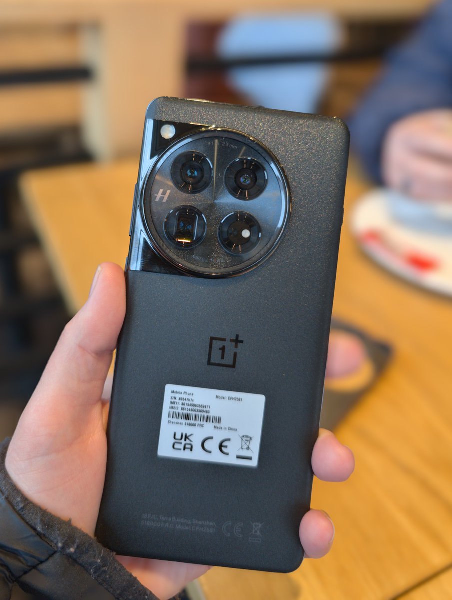Neil_Sarg's tweet image. Playing around with the new OnePlus 12 feels great. It's very premium with excellent haptics. The camera seems pretty solid too. #OnePlus12 #OnePlus #OxygenOS #Neversettle