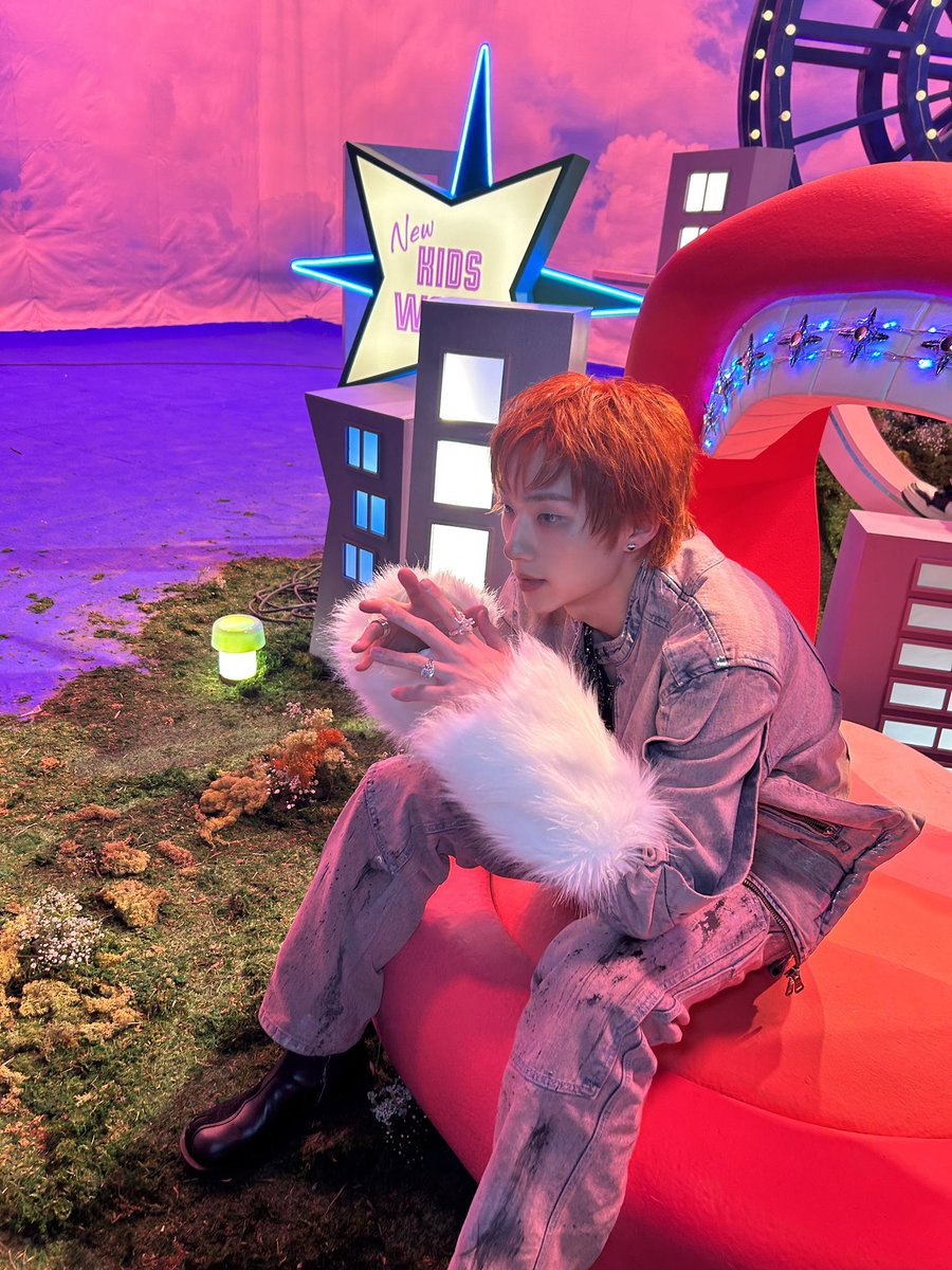 int4klvr's tweet photo. jiung and i plotting against all the ppl who aren’t streaming the album

 #피원하모니 #P1Harmony #때깔 #Killin_It #P1H @P1H_official #KillinItTODAY https://t.co/0ZOyaVqK4x