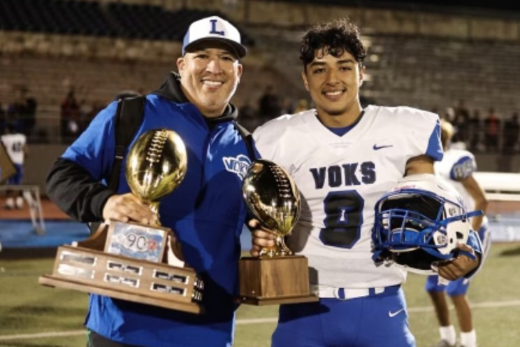 Competing in District 14-5A, are the Sidney Lanier High School Voks (San Antonio, TX), currently under the guidance of Head Coach <a href="/sal_tellez/">Sal Tellez</a>. The pride of Bexar County, Lanier was one of the first in the U.S. to offer mariachi classes.
#TXHSFB #TXHSFBMascots #BeAVok 🏈⚙️