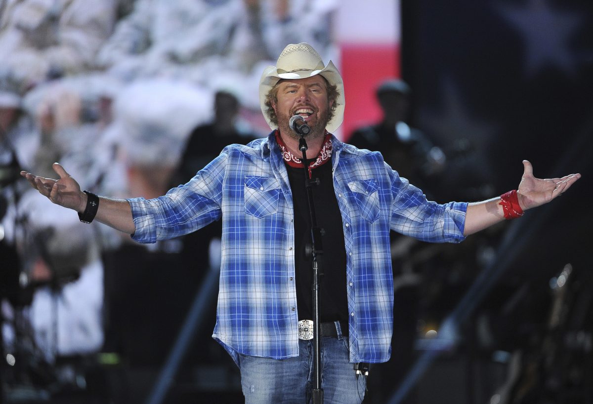 KTLA's tweet photo. #BREAKING: Country music singer-songwriter Toby Keith dies at 62 https://t.co/tWM3bYjeST https://t.co/Qfw0LCgH0J