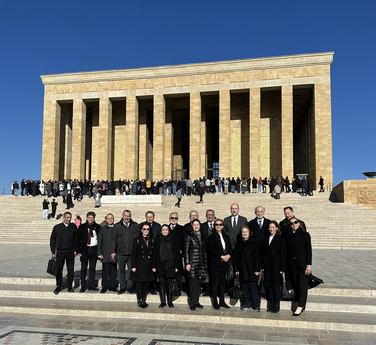 Bugün KIPLAS İşveren Sendikası ’nın 63. Kuruluş yıldönümü nedeniyle yönetim, denetim, disiplin  kurulları olarak Atamızın huzuruna çıktık. 
Büyük bir liderin, eşsiz bir komutanın ve vizyoner bir devrimin mimarının huzurundayız. 
Onun aziz hatırasını saygıyla anıyoruz.