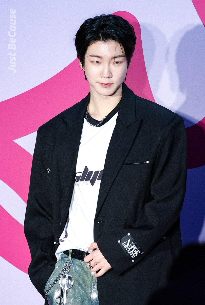 JustBecause_95's tweet image. 240204 서울패션위크 포토월
짱짱🌟탑모델이승훈 왔어요

#WINNER #위너 
#SEUNGHOON #HOONY 
#이승훈 #승훈 #leeseunghoon