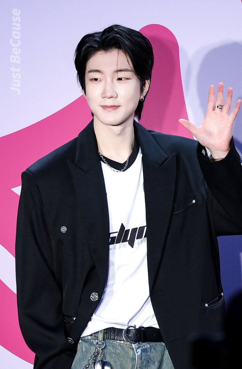 JustBecause_95's tweet image. 240204 서울패션위크 포토월
짱짱🌟탑모델이승훈 왔어요

#WINNER #위너 
#SEUNGHOON #HOONY 
#이승훈 #승훈 #leeseunghoon