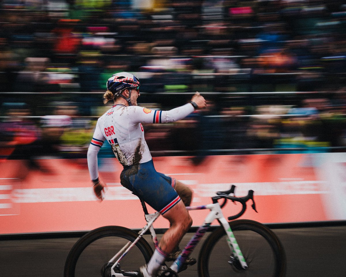 Zoe Backstedt tweet media