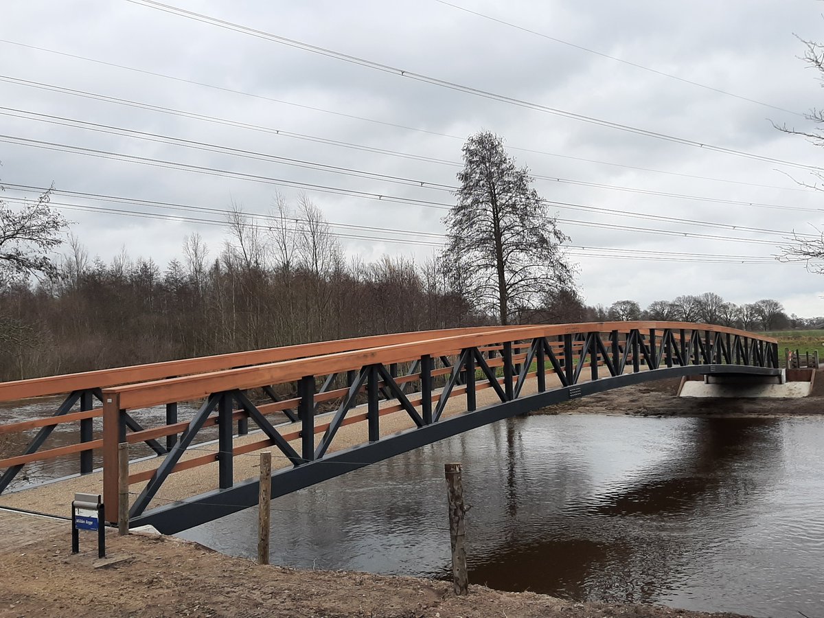 HanHaveman's tweet photo. De nieuwe fietsbrug over de #Regge in 't natuurgebied De Tatums tussen de #Hellendoornse buurtschappen #Marle en #Eelen en #Rhaan is gereed. https://t.co/47sK3nh2Mf