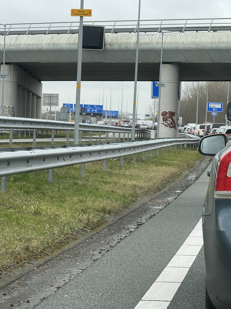 #Rijkswaterstaat #Anwb ge communiceerd en reeel al een half uur stilstaand