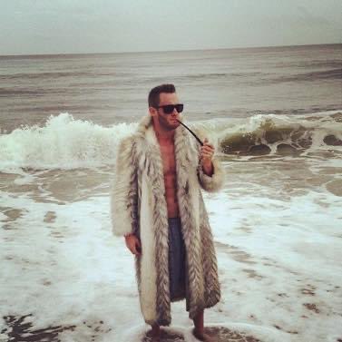 Así las cosas en #Cancun, aprovechamos para sacar nuestra reducida ropa invernal #FrenteFrío