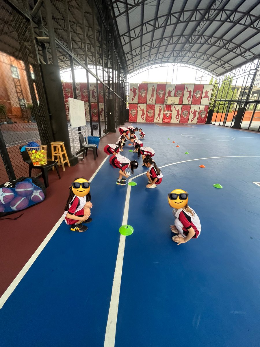 MissGordon_PE's tweet photo. Head, Shoulders, Knees, CONEE! Guaranteed fun and engagement! Always a crowd pleaser 🕺🏻🎉 https://t.co/AJbzrgNcG2