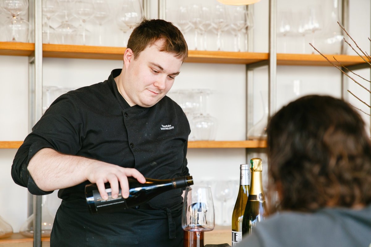 日本におけるナチュラルワインの先駆者的存在にインタビュー🍷

『ナチュラルワインバーの先駆け、フランス人店主が「アペロ」にかける思い』
<a href="/aperowines/">APÉRO</a>
timeout.jp/tokyo/ja/resta…