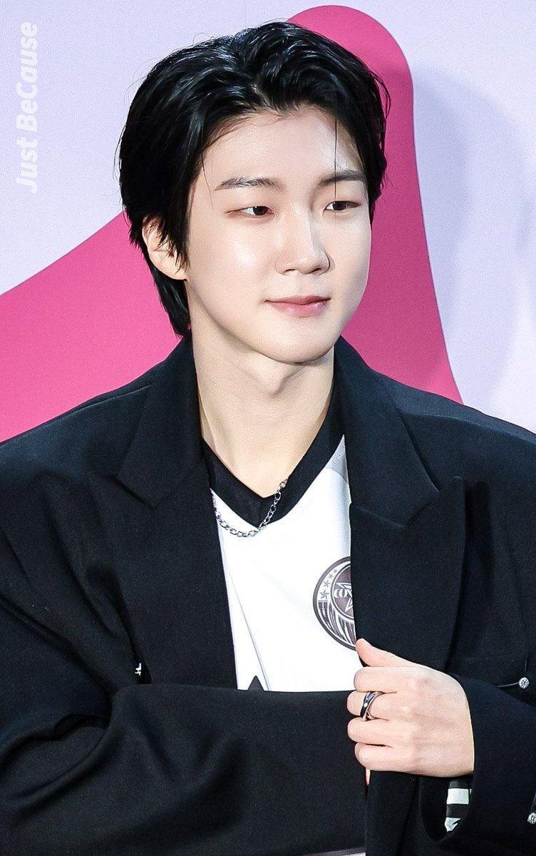 JustBecause_95's tweet image. 240204 서울패션위크 포토월
이 머리스타일이 잘 어울려요❤️‍🔥

#WINNER #위너 
#SEUNGHOON #HOONY 
#이승훈 #승훈 #leeseunghoon