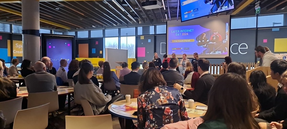 KinsaleCS_ICT's tweet photo. Safer Internet Day event hosted @Webwise_Ireland in @Microsoftirl Good to listen to young peoples views, concerns and hopes around living online. Great expert panels and discussions around data, trust and AI. Thank you from @KinsaleComSch #SaferInternetDay #dreamspace https://t.co/wJbVOen5qw