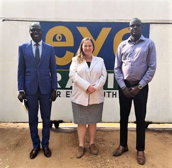 It’s always fun to see radio in action! Independent media provides #SouthSudan’s people with information they can use to hold their leaders accountable. Thank you @EyeRadioJuba for hosting our Public Affairs Officer Daisy Dix for a January 31 visit.👁️