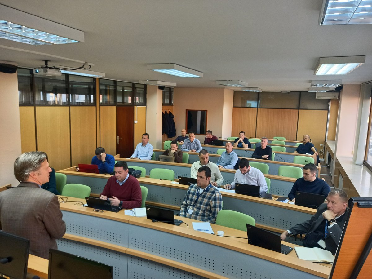 BH_DCA's tweet photo. U organizaciji #BHDCA u toku je trodnevna obuka o primjeni 🇪🇺 Uredbe 965/2012 transponovane u Pravilnik o utvrđivanju tehničkih zahtjeva i upravnih postupaka u vezi sa letačkim operacijama.
Predavač je Axel Schwarz iz trening organizacije Aviation Quality Services. https://t.co/8qi0swe6Kb