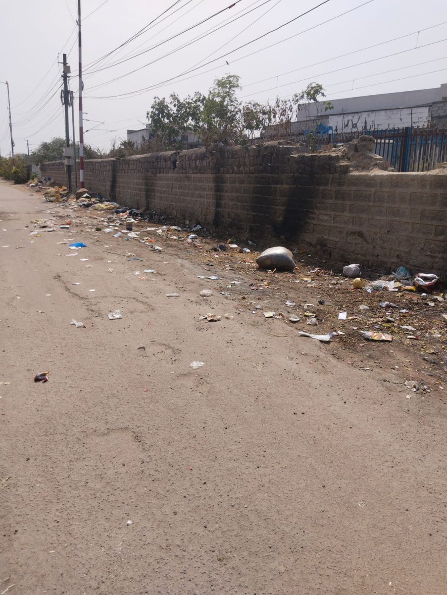 AVishwnath's tweet photo. @Naveen892343961 @GHMCOnline Issued resolved  

pls join hands to educate the community regarding *proper garbage disposal* in the *house-to-house Swach autos ONLY.* 

Let's keep our premises clean and tidy. 

AMOH (Medical officer),  Moosapet https://t.co/MgtC9FYY5d