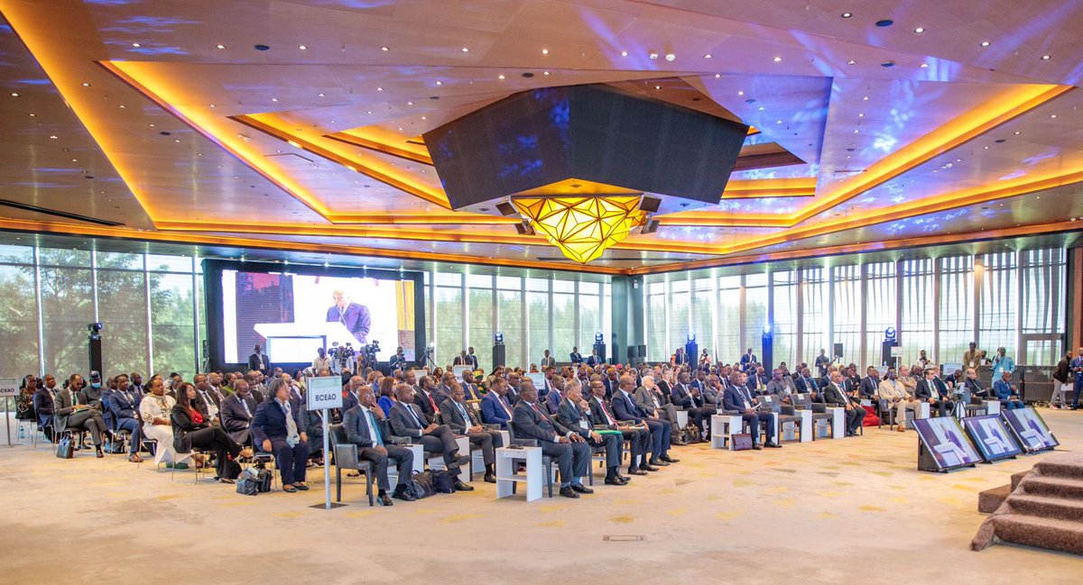 __DDKA's tweet photo. J’ai assisté ce matin au Centre international de conférences Abdou Diouf #CICAD en compagnie du Premier Ministre @amadou_ba_, à l’ouverture de la #conférence internationale organisée par la @BCEAO_Officiel sur le rôle des Banques Centrales face aux défis du changement climatique.

Je remercie la #BCEAO de m’avoir choisi comme Président de l’important panel qui a regroupé d’éminentes personnalités pour parler du dérèglement climatique qui est aujourd’hui l’un des défis contemporains les plus importants à la croissance et à la résilience de nos économies. 

#DDKA 
#Kebetu