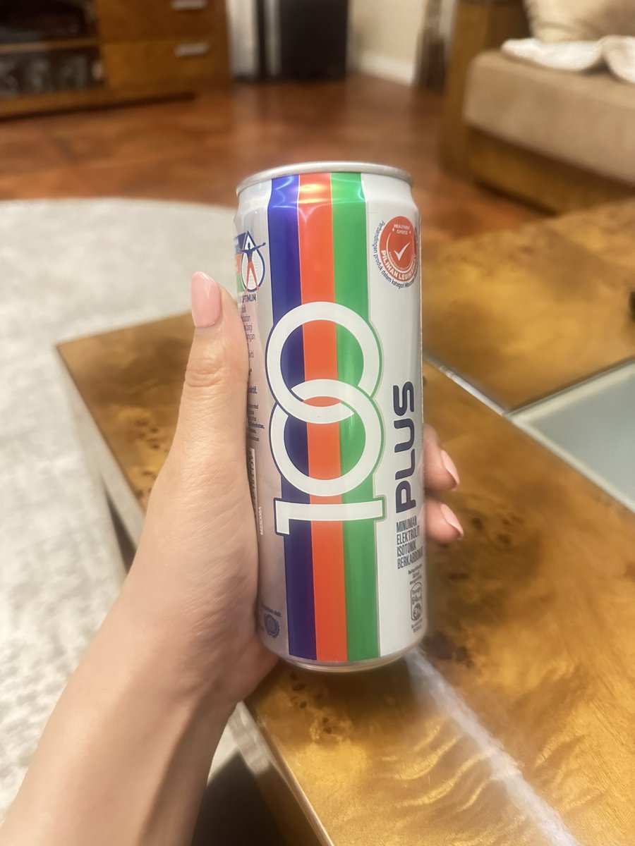 Аваад уугаад сууж байна😀