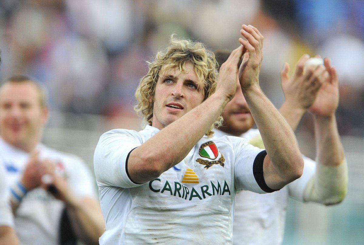 🎂 Tantissimi auguri a Mirco Bergamasco!

2️⃣5️⃣6️⃣ punti segnati in Nazionale
8️⃣9️⃣ caps con #italrugby 
1️⃣ volta Capitano degli Azzurri

#insieme #rugbypassioneitaliana