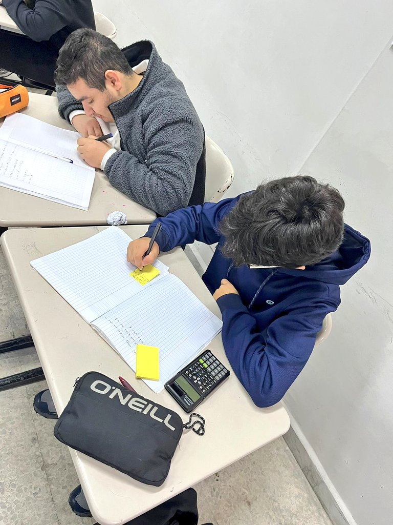 RHHSInterD's tweet photo. في شهر شباط نتذكر مع طلابنا رجلاً عظيمًا آمن بالشّباب ودور العلم في بناء الوطن والإنسان، وعليه نشجّع طلّابنا وطالباتنا إلى اقتراح أفكارٍ لإحياء ذكرى استشهاده وإبقاء اسمه حاضرًا في أذهان هذا الجيل. @RHHS_Saida https://t.co/sLJVUIs12L