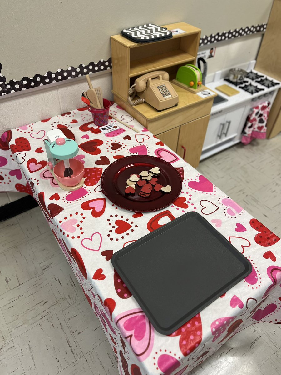 LWenaus's tweet image. The @rcsd_StPeter Donut Shop is officially open! Come on down for some delicious donuts and coffee. #dramaticplay #prek #donutshop
@RCSD_No81