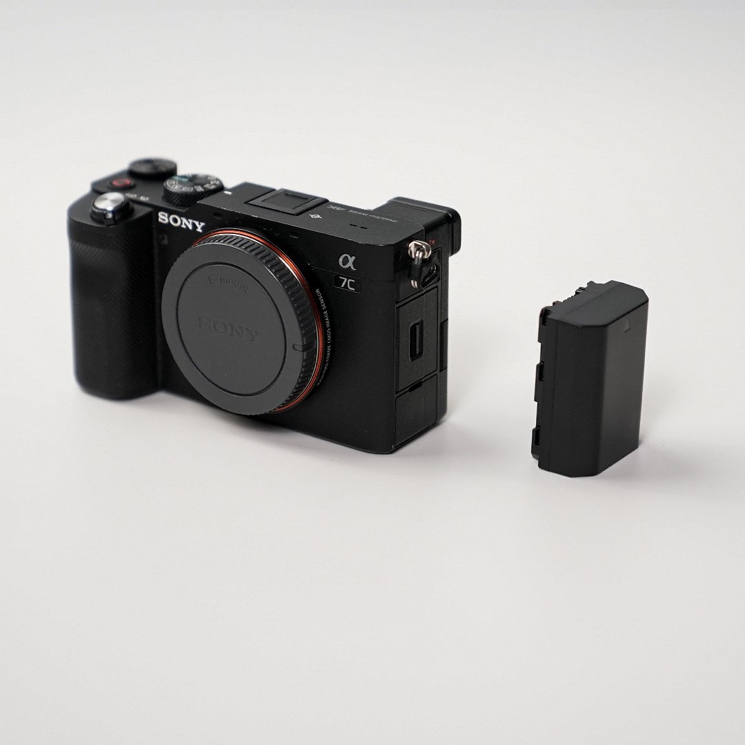 Fosudo's tweet photo. I’m letting go of my Sony A7C for less than half of what it would typically go for. 

If you want it, I made a link to get it here: https://t.co/VeEsEFp2c3 https://t.co/QYpe6RwJpS