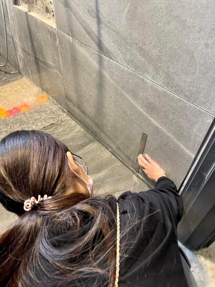 IPMEnquiry's tweet photo. 🕵️‍♂️🕵️‍♀️ Toilet inspection for office buildings. 🚾🚽💧💧

#IPMProfessionalServices #ToiletInspection #WaterPondingTest #WaterSeepageTest #FloodTest #CheckDefect #ToiletDefect #WaterLeakingIssue #EngineeringInspection #EngineeringConsultant #DefectInspection #LeakingProblem https://t.co/1ZJY7Bh95h