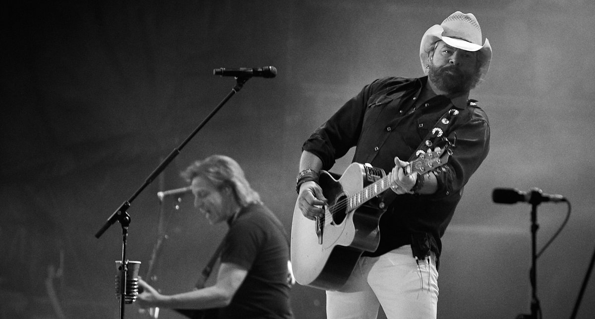 AndreasKelvin's tweet photo. ….and when that crazy crowd calls out it keeps me, a gypsy driftin’ down the road.  RIP Toby Keith https://t.co/CioMH37Uxl