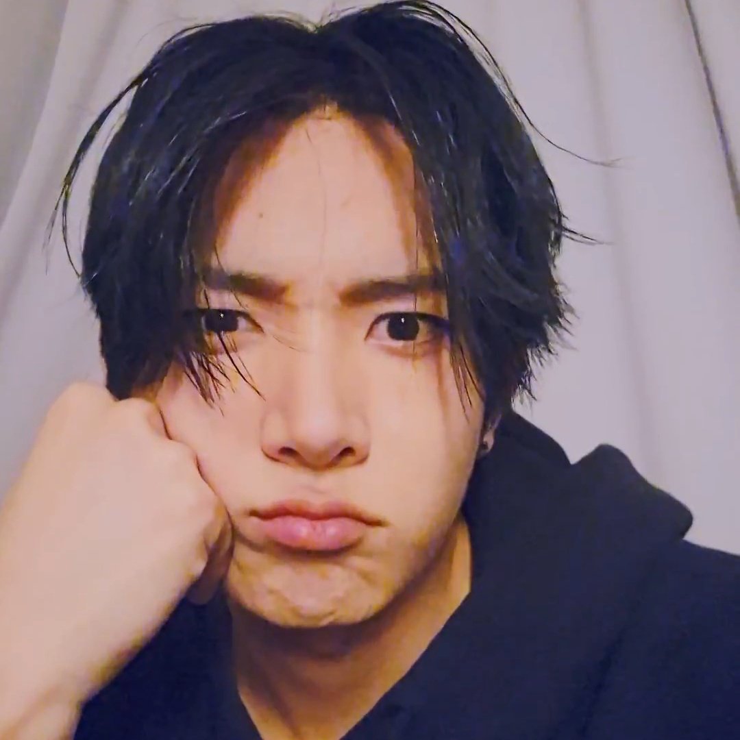 PR0DHEE's tweet photo. HEESEUNG YOU'RE SO CUTE  😭 https://t.co/oCaYRQnFXR