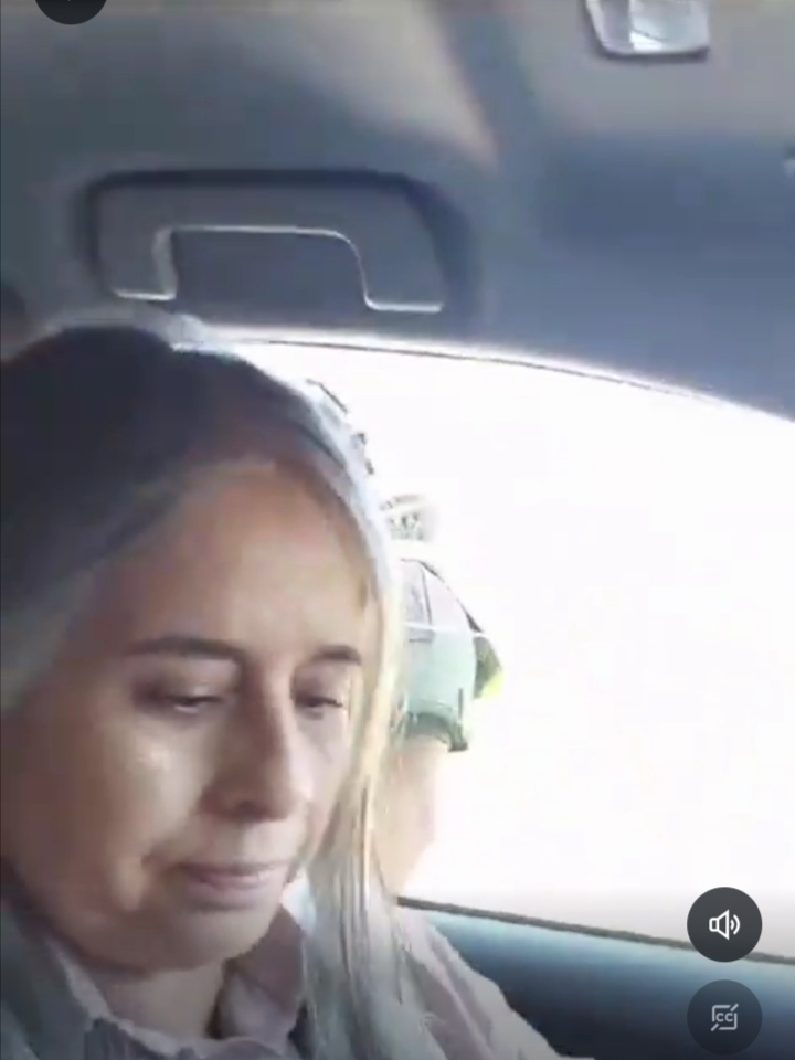 AusHexe's tweet photo. Quien es esta sra que dice estar en mision del tribunal de ley natural, por tanto tiene inmunidad diplomatica y su presencia fue avisada el 2021? https://t.co/vYJtycZSGq