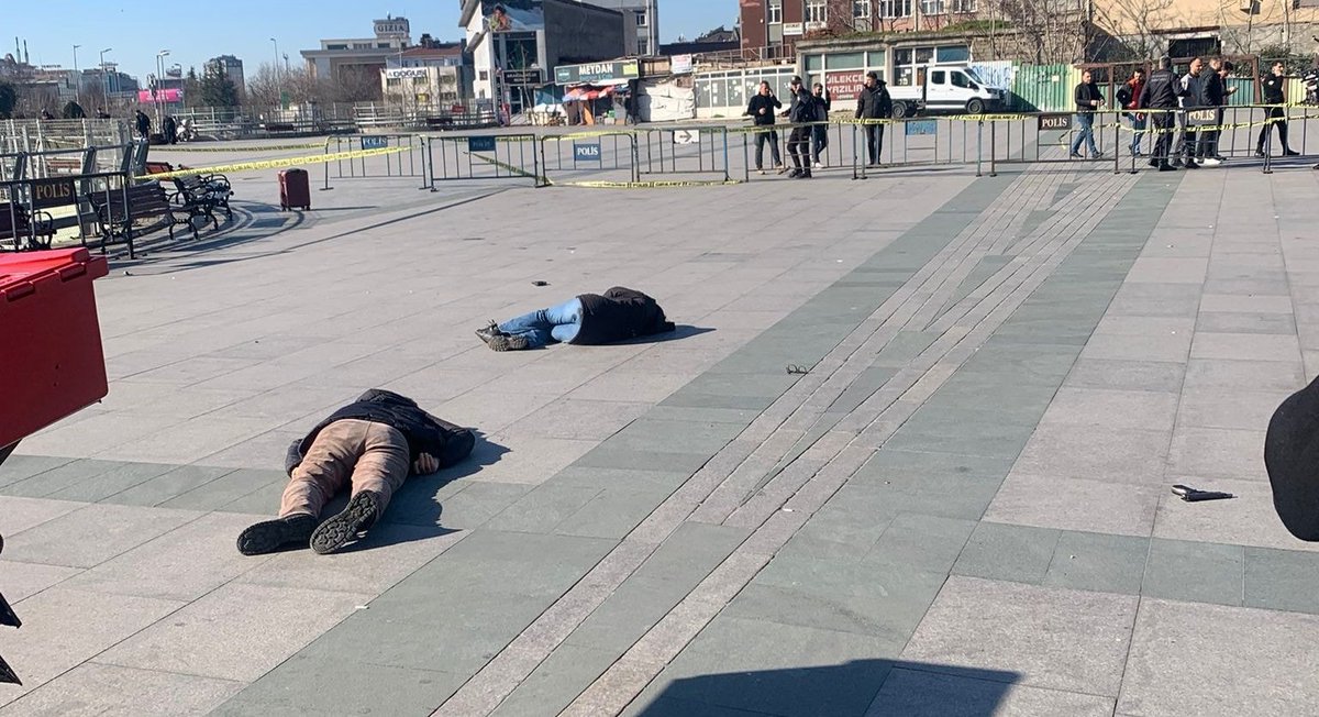 Kim ülkeme yan gözle bakarsa...

Sonu LEŞ'tir. 

Çağlayan Adliyesi