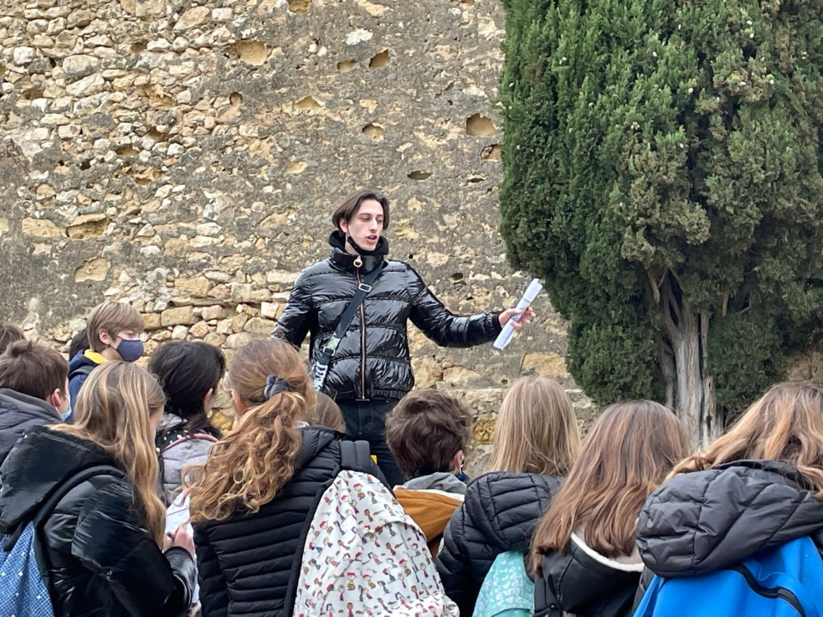 Busques una forma emocionant d'ensenyar història? Les nostres visites al patrimoni ofereixen itineraris guiats, destacant la participació dels estudiants. Complementa la tasca de l’equip docent amb les nostres propostes!