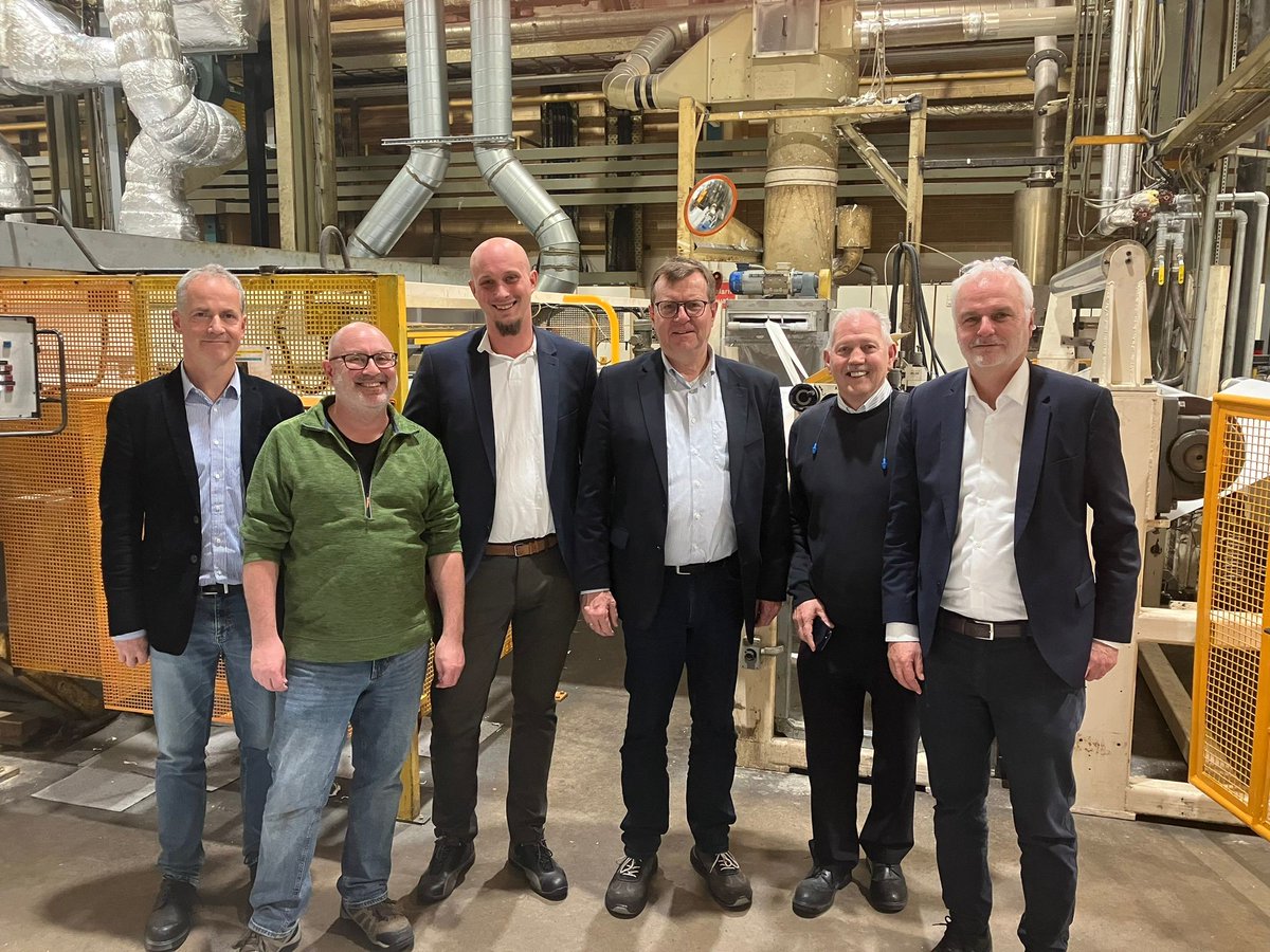 PolyartPaper's tweet image. We were delighted to welcome our German customer VPF to our Clacton factory last week! It was a fantastic opportunity for them to explore our new 2 metre extrusion line.
Many thanks to Ralf Waltmann, VPF CEO, and Thomas Wulfert his Head of Product Development and Quality!
#VPF