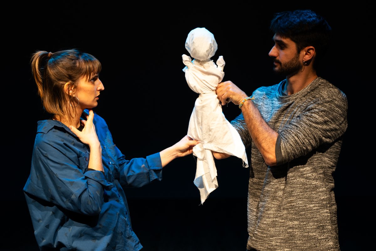 elcanalsalt's tweet photo. 🎭Sònia Gardés i Alejandro Santaflorentina van estar-se en residència amb nosaltres per treballar 'Conferència Manipulada', una proposta escènica sobre la percepció de titelles en les dramatúrgies contemporànies🔍

Molts encerts a la companyia🙌

📸Ariadna Ribas (@EUERAM ) https://t.co/nv9hRrWbXe
