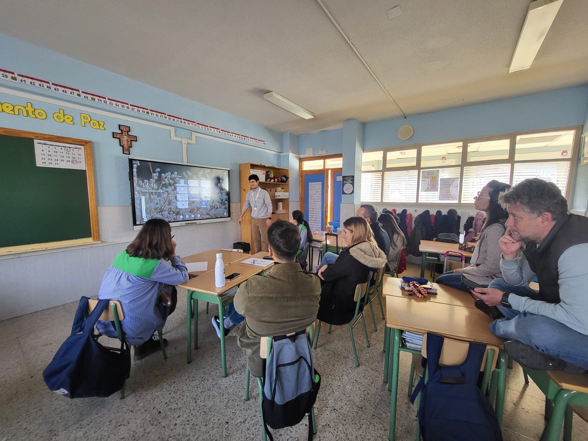 GlobalNET_info's tweet image. ¡Enhorabuena a todos los docentes de la Fundación Colegios Montpelier @FEFMONT_  por su destacada implicación y participación en la Formación de Competencia Digital Docente sobre el "Uso de monitores @SMART_Tech MX"! 🎉👏
#ExpertosEnEducación #GlobalNET