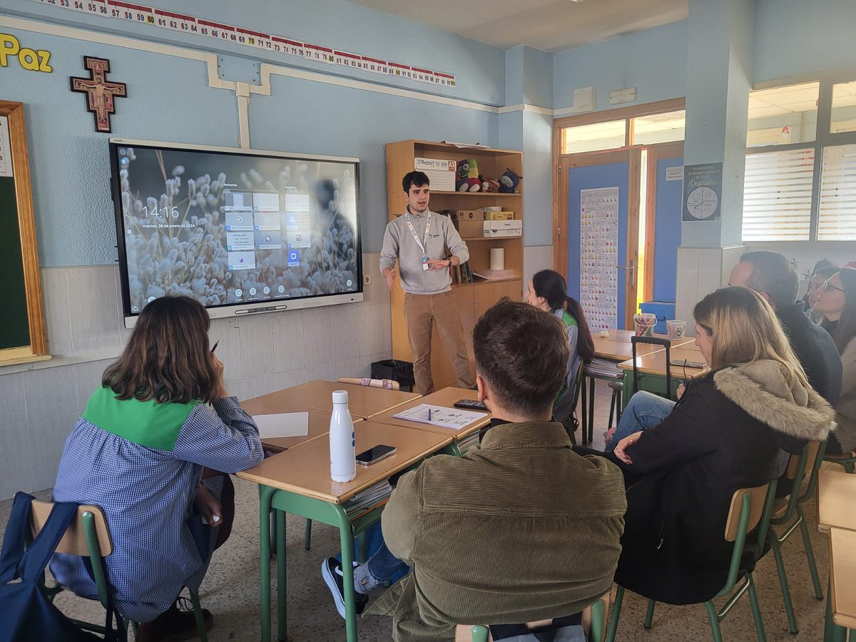 GlobalNET_info's tweet image. ¡Enhorabuena a todos los docentes de la Fundación Colegios Montpelier @FEFMONT_  por su destacada implicación y participación en la Formación de Competencia Digital Docente sobre el "Uso de monitores @SMART_Tech MX"! 🎉👏
#ExpertosEnEducación #GlobalNET