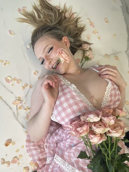 20% off my page for Valentine&rsquo;s Day 💘 https://t.co/GNkHE2keKN