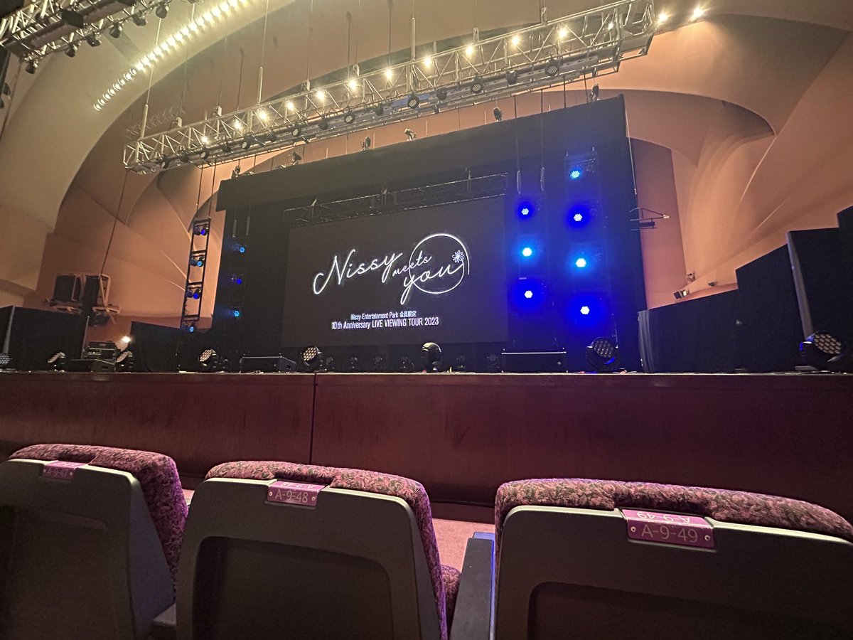 ham_doppy's tweet photo. 1月30日
Nissyと握手(いやあれはもうほぼハグ)してきました😇
チケットの番号あんまり気にしてなくて入りの30分くらい前にそろそろチケット準備しないとなって思って見たら1階10列目
え、結構前じゃんラッキーって思ってたらまさかの1列目(1列目が番号的には10列目から始まってた)

 #NissyMeetsYou https://t.co/TMLYnAdiZg
