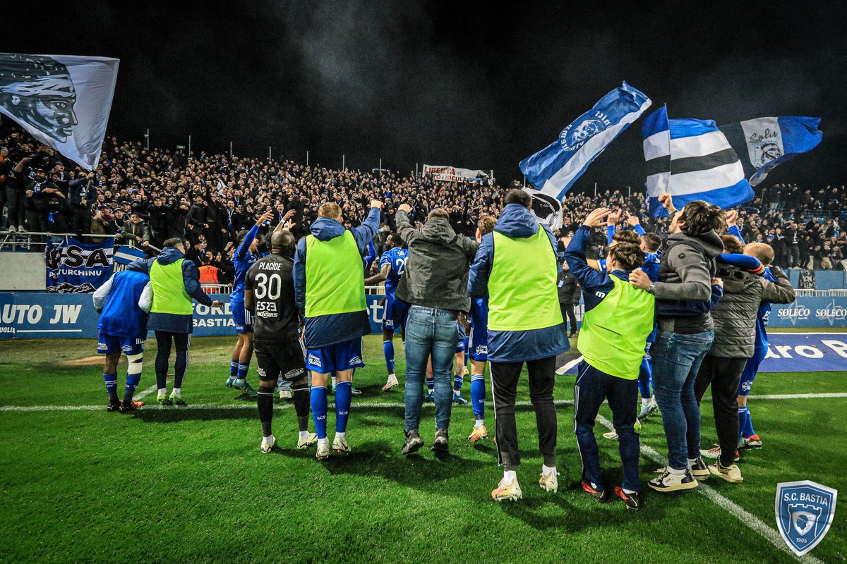 SCBastia's tweet photo. 𝐏𝐀𝐓𝐑𝐎𝐍𝐈 🔥 ✊ 🔵

Un piacè di sveglià si cusì ! 😁 #SCBACA https://t.co/RjhUhciGF1