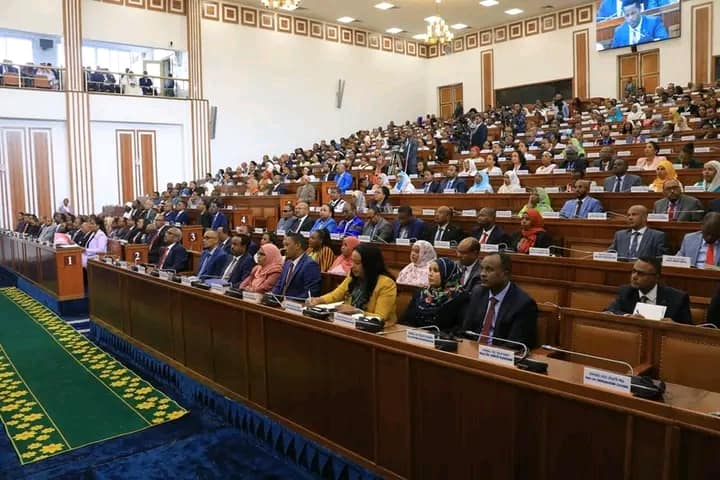 OromiaPParty's tweet photo. Gaaffiin daangaan walqabatu wal amantaa uummataatiin furama- MM Dr. Abiyyi Ahimad
*******
Dhimma daangaan wal qabatee mufii kaasu wal amantaa hawaasa naannawaa waldhabdeen itti uumameetiin furama jedhan Ministeerri Muummee Dr. Abiyyi Ahimad https://t.co/Ypld0j5goh