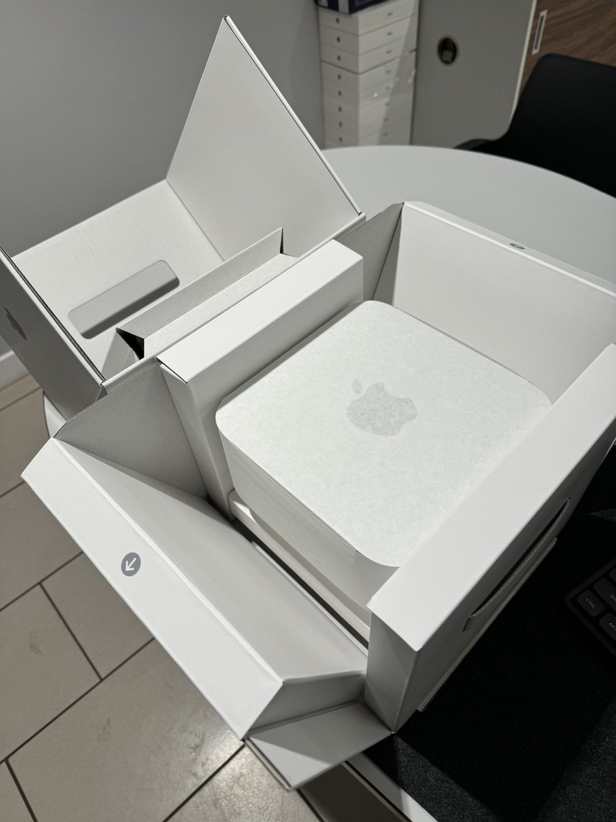 SeanKly's tweet image. 😍 #MacStudio 24 cores of pleasure 😅