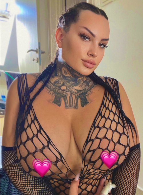 Who love fishnets? https://t.co/NlfS6YdsuJ