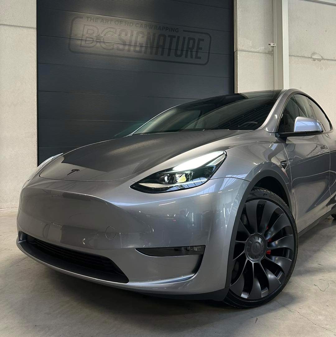 LucWaterlot's tweet photo. Shining beauty 😍 #Tesla #ModelY
De Tesla Model Y straalt in perfectie met XPEL Ultimate Plus op de snuit en een glanzende keramische coating over de gehele wagen. Elektrische elegantie ontmoet ongeëvenaarde bescherming. ⚡🛡️ #xpel #XPELUltimatePlus #ceramiccoating #carcare #bcsignature
The Art of HQ Carwrapping
📸 : @BCSignature on facebook