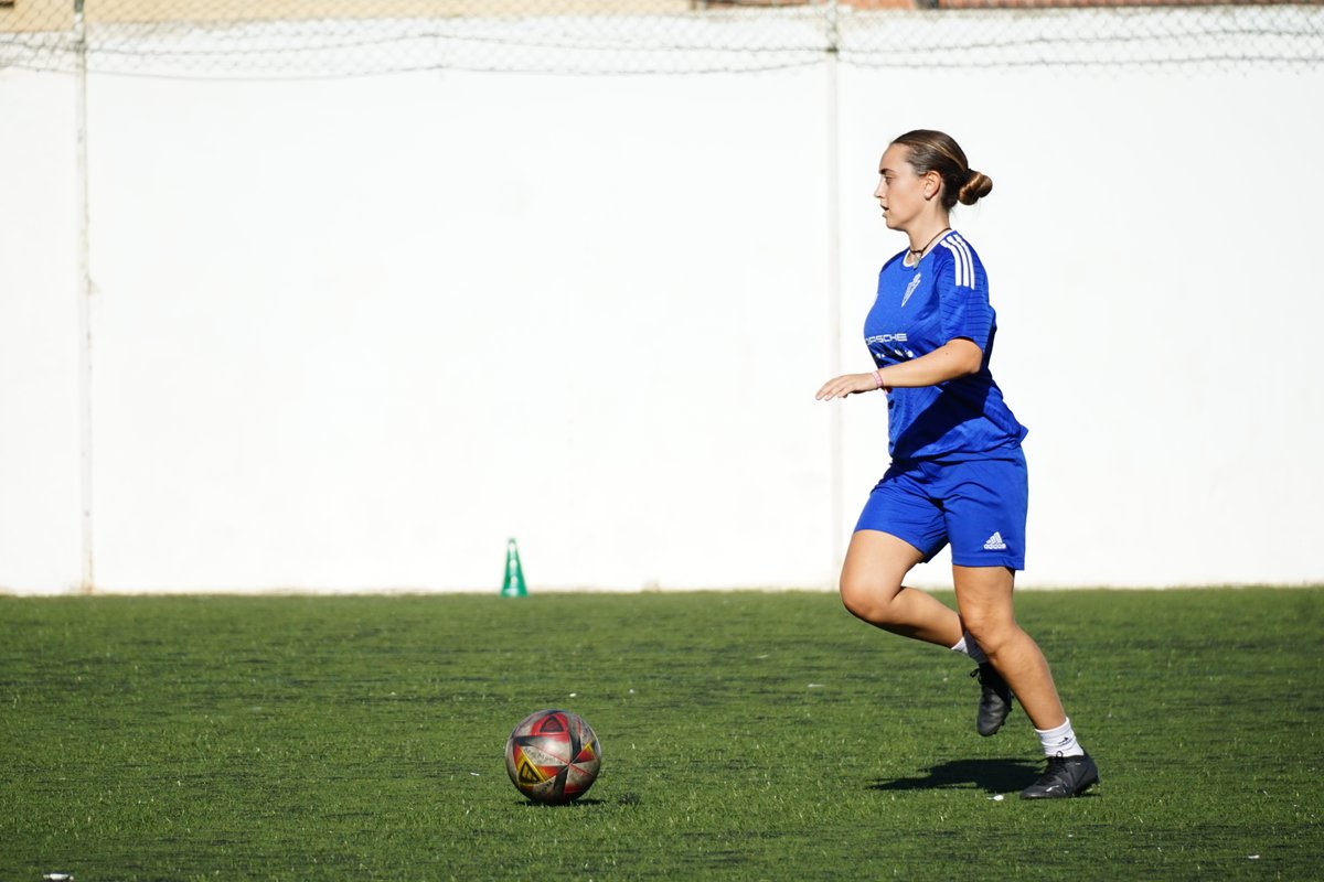 BUENOS DÍAS | 🫡  ¡𝘝𝘢𝘮𝘰𝘴 𝘤𝘰𝘯 𝘦𝘭 𝘮𝘢𝘳𝘵𝘦𝘴!

El #equipo entrenará esta tarde a las 19:45h en el José Barnés.

#RealMurciaFemenino