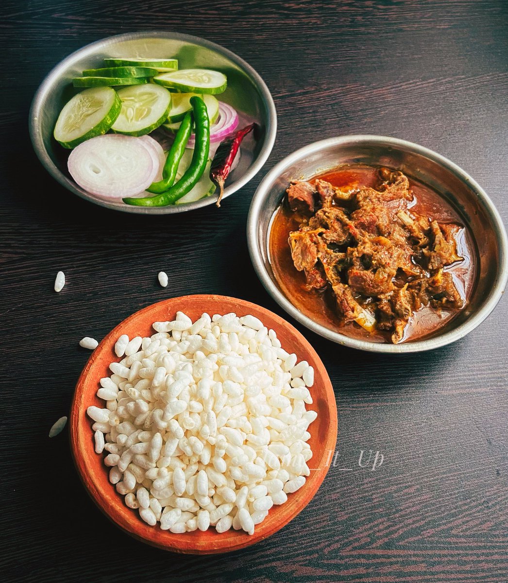 OdishaHeritage's tweet photo. #MudhiMansa is not only a food but pure emotion for all the #Mayurbhanj people.
Puffed rice mixed with mutton gravy and served with onion, green pepper and coriander leaves is enough to fill your stomach as well as heart.
#OdishaHeritage
#FoodsOfOdisha
Images: @saurabhsriLive and @flame_it_up